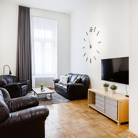 Elegant Apartment In Super Central Location Boedapest Buitenkant foto